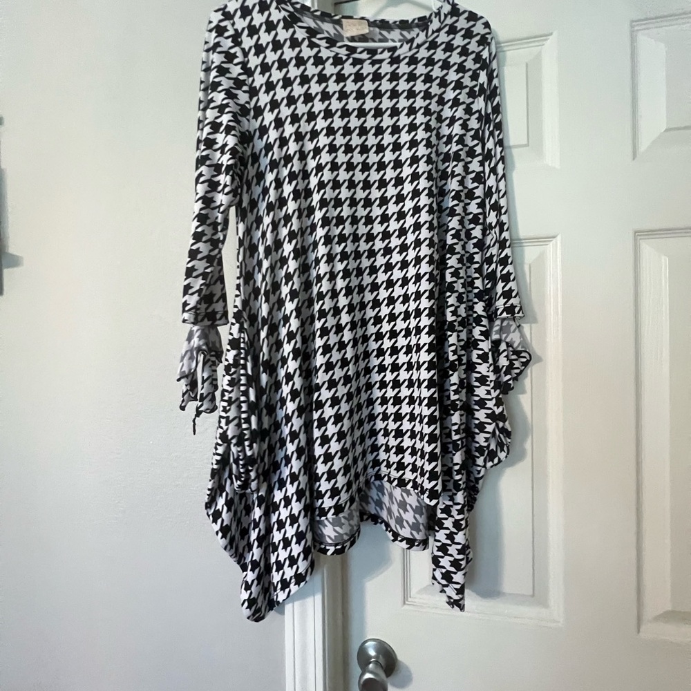 COPY - Zadie B’s Black and White Houndstooth Tunic